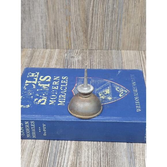Vintage Small Thumb Oiler, tin Oil Can 2-3/4", Rusty Farmhouse Primitive - Picture 2 of 4